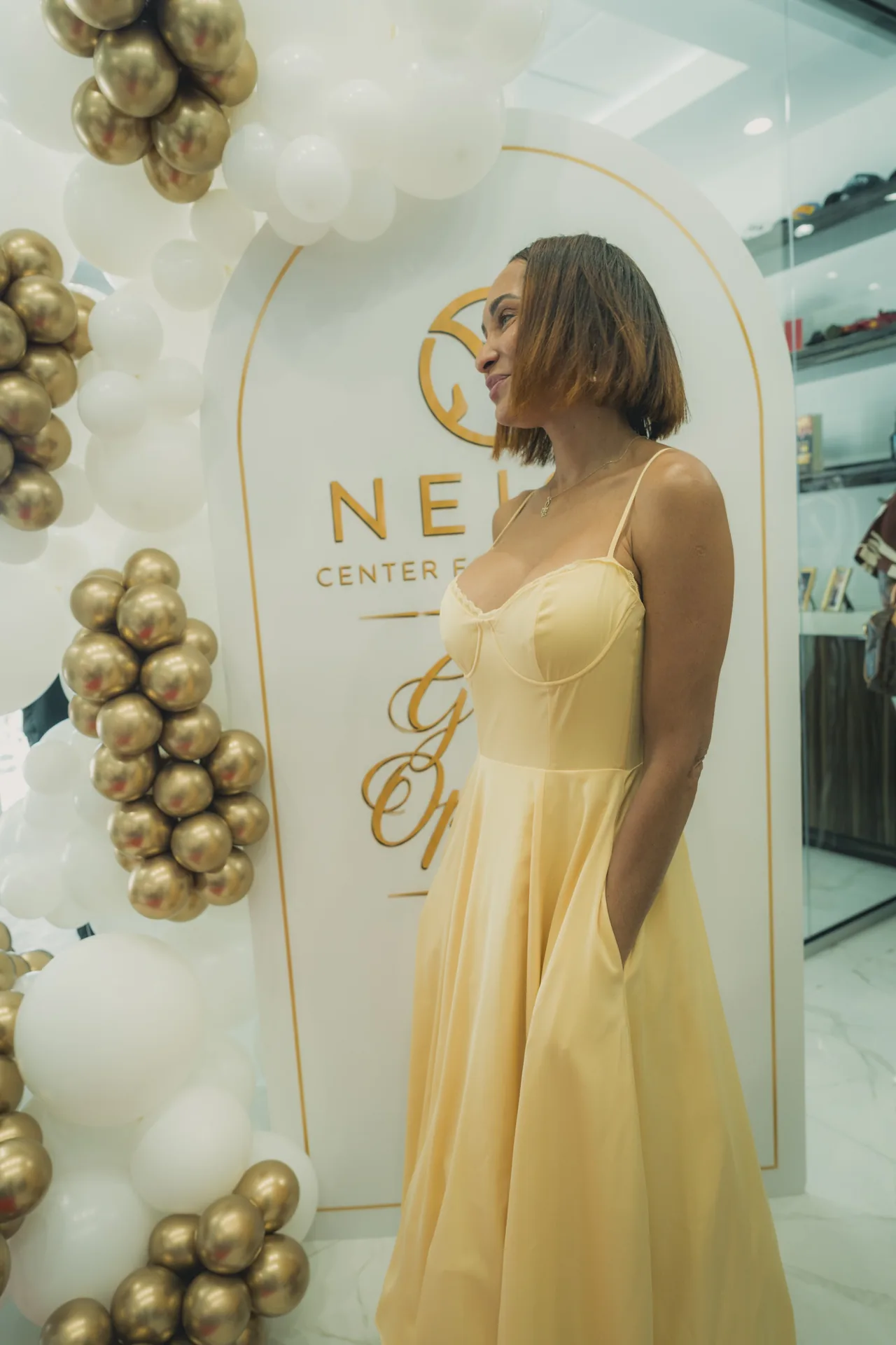 A guest in yellow at the Neios opening