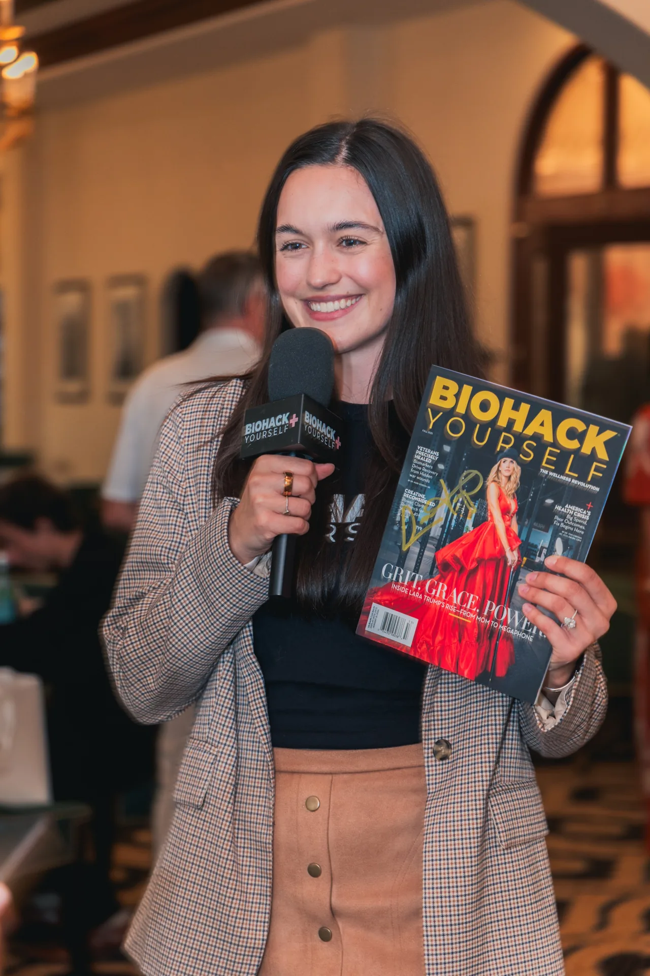 A young reporter with the magazine at the gala